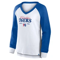 T-shirt à manches longues et col en V gaufré Open Lane de Philadelphia 76ers pour femme Fanatics White