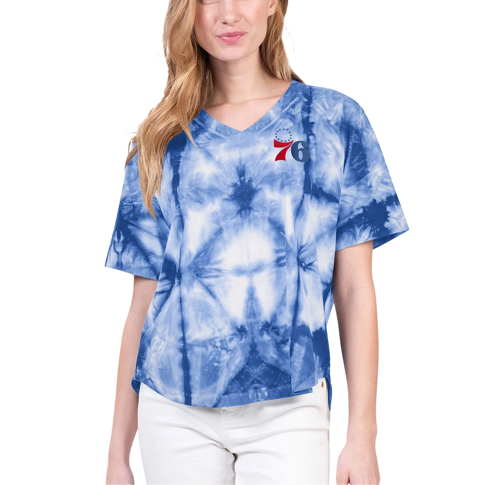 T-shirt surdimensionné à col en V tie-dye raglan G-III 4Her par Carl Banks pour femmes Royal Philadelphia 76ers Tournament