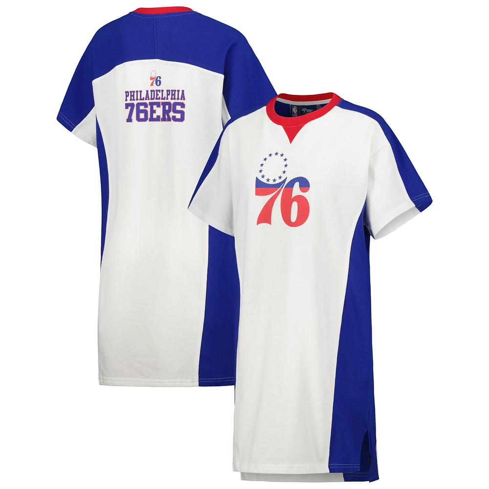 Robe t-shirt pour femme G-III 4Her by Carl Banks blanche Philadelphia 76ers Free Throw