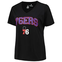 T-shirt noir à col en V pour femmes des 76ers de Philadelphie, grande taille, avec logo forme d'arc