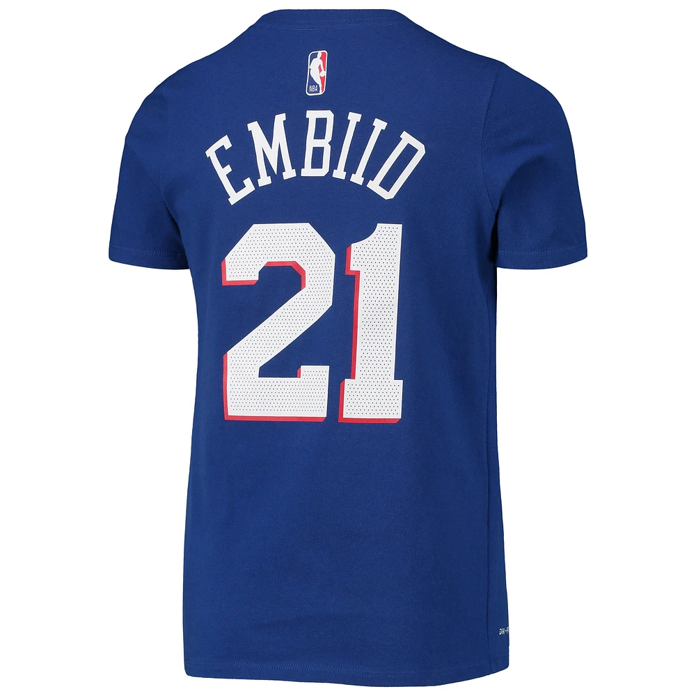 T-shirt performance Nike Joel Embiid Royal Philadelphia 76ers avec nom et numéro pour jeune