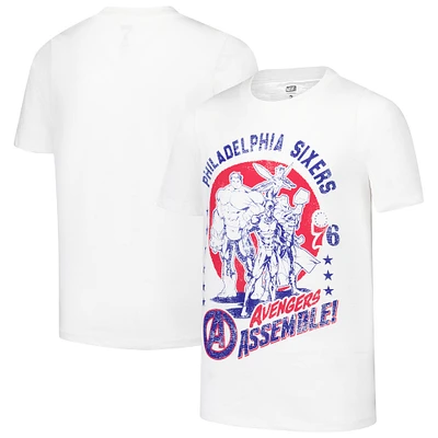 T-shirt blanc pour jeunes Philadelphia 76ers NBA x Marvel Avengers Squad