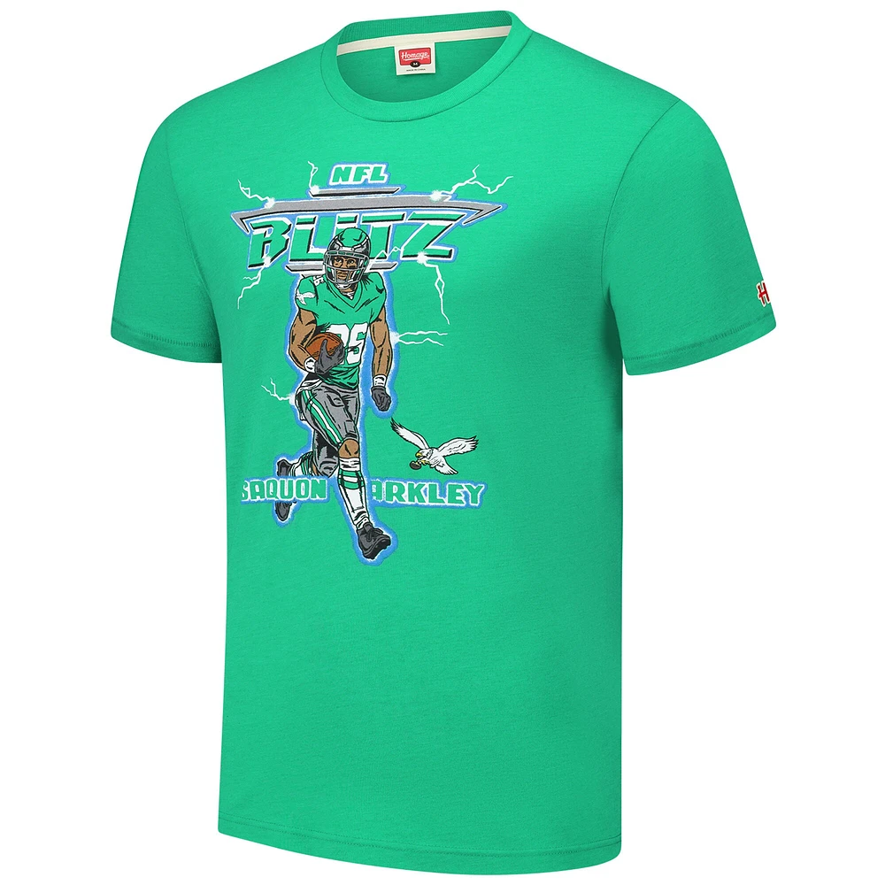 T-shirt à trois bandes NFL Blitz Player des Philadelphia Eagles pour homme avec hommage Saquon Barkley Kelly Green