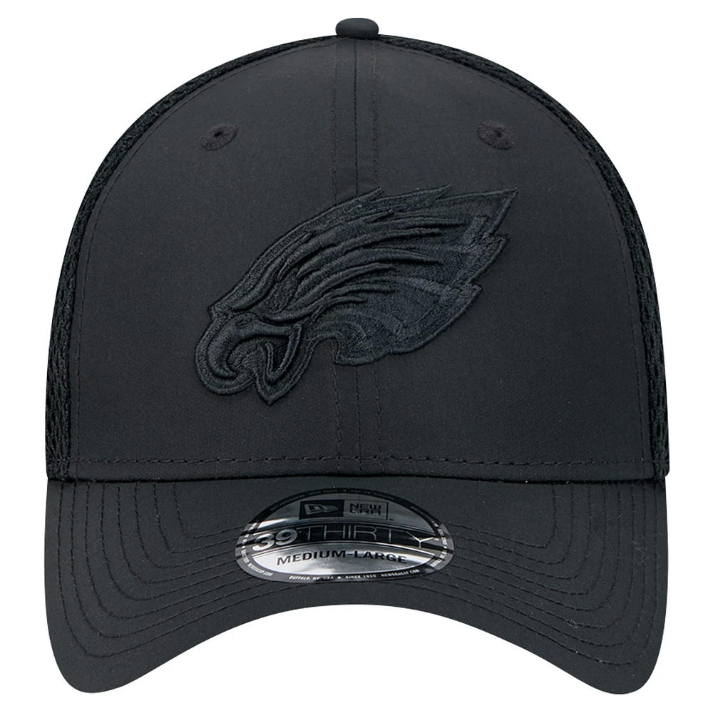 Men's New Era Black Philadelphia Eagles Active Team Tone 39THIRTY Flex Hat