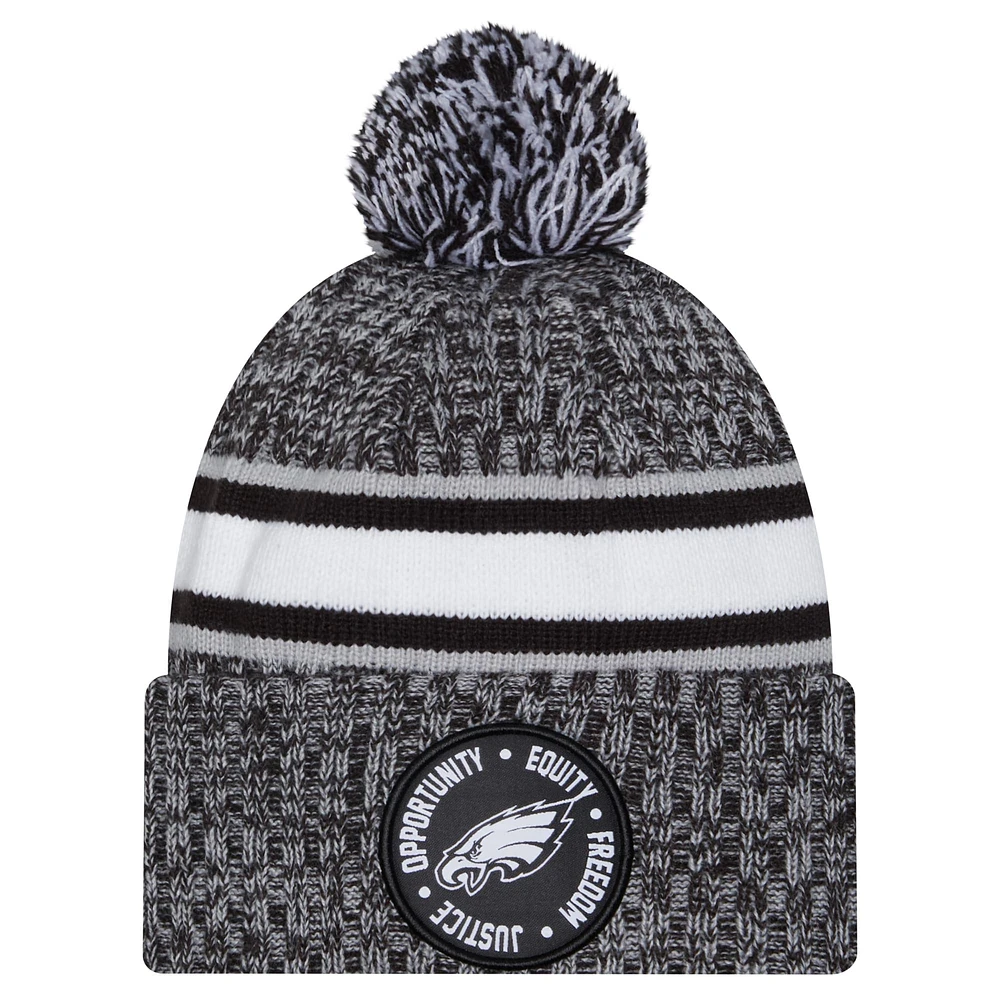 Bonnet en tricot à revers Inspire Change New Era noir des Eagles de Philadelphie pour hommes avec pompon