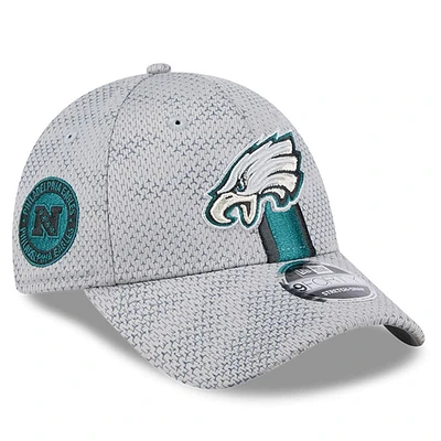 Casquette extensible à bouton-pression New Era pour hommes des Eagles de Philadelphie 2024 Sideline 9FORTY grise