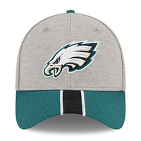 Casquette flexible 39THIRTY rayée New Era pour hommes, gris chiné/vert minuit, Philadelphia Eagles