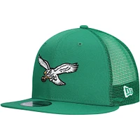 Men's New Era Kelly Green Philadelphia Eagles Throwback Main Trucker 9FIFTY Snapback Hat