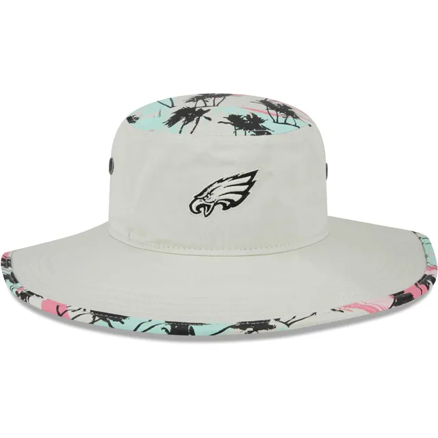 Men's New Era Cream/Green Philadelphia Eagles 2022 Sideline Sport Cuffed  Pom Knit Hat