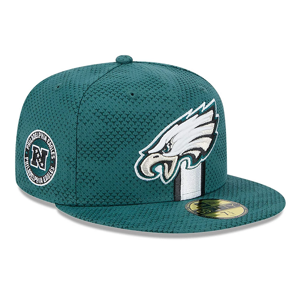 Casquette ajustée 59FIFTY New Era pour hommes des Philadelphia Eagles 2024 Sideline vert nuit