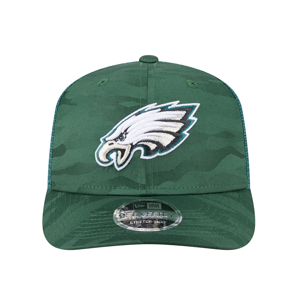 Casquette ajustable extensible à boutons-pression Philadelphia Eagles Adventure Camo Trucker 9SEVENTY de New Era pour homme, vert nuit