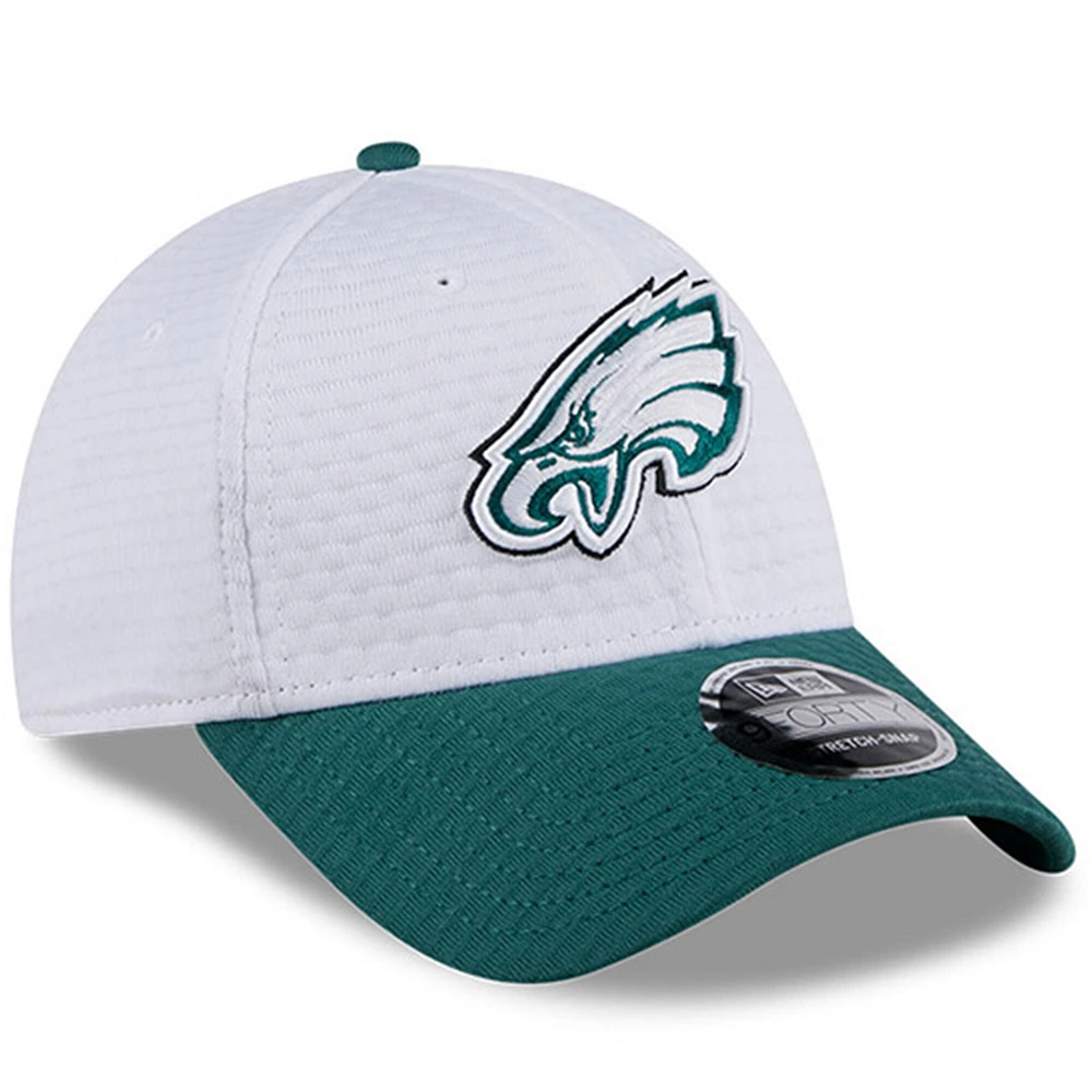 Casquette réglable 9FORTY New Era pour homme, blanc/vert minuit, Philadelphia Eagles 2024 NFL Training Camp