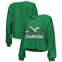 T-shirt à manches longues et col en V épaules dénudées pour femme Majestic Threads Kelly Green Philadelphia Eagles Super Bowl LIX Champions Hard Count Retro