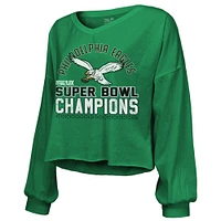 T-shirt à manches longues et col en V épaules dénudées pour femme Majestic Threads Kelly Green Philadelphia Eagles Super Bowl LIX Champions Hard Count Retro