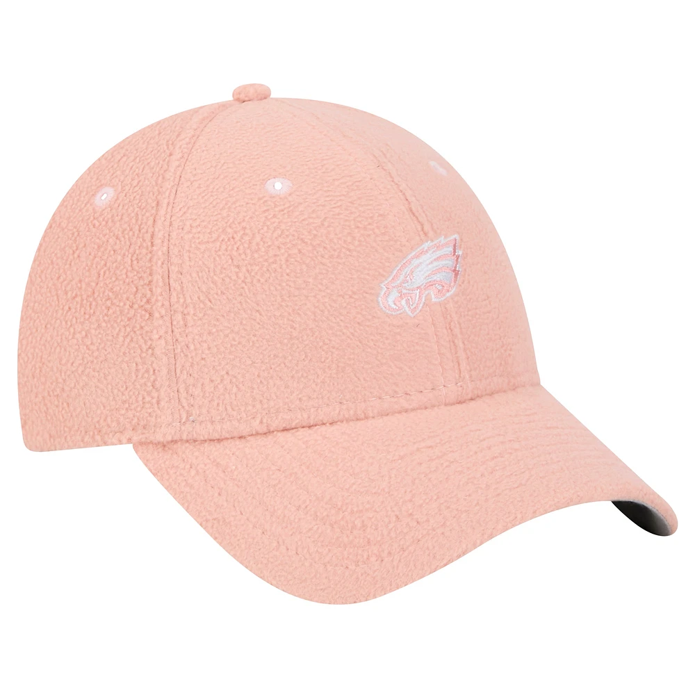 Casquette ajustable en sherpa confortable 9FORTY rose clair Philadelphia Eagles de New Era pour femme