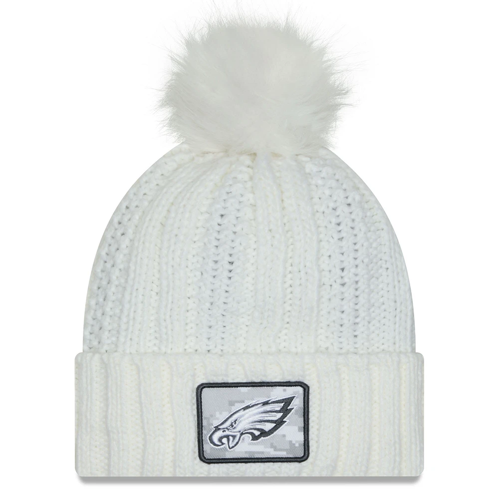Bonnet en tricot à revers avec pompon Philadelphia Eagles 2024 Salute To Service de New Era pour femme