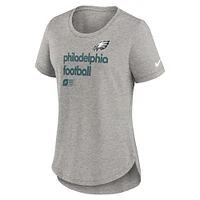 T-shirt Nike gris chiné à trois bandes pour femme Philadelphia Eagles Fashion