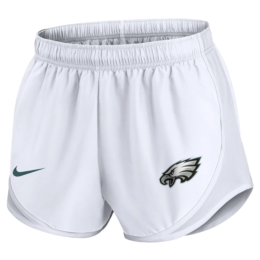 Short Nike blanc Philadelphia Eagles Tempo pour femme