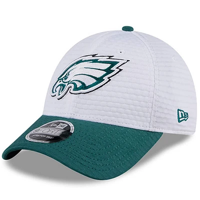 Casquette réglable 9FORTY pour le camp d'entraînement NFL 2024 des Eagles de Philadelphie New Era, blanc/vert minuit