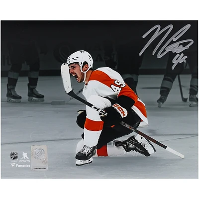 Maillot blanc autographié de 8" x 10" de Noah Cates des Flyers de Philadelphie célébrant une photo de l'événement