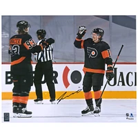 Travis Konecny Philadelphia Flyers autographié 16" x 20" 1ère photographie de célébration du tour du chapeau de la LNH