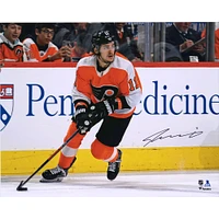 Photographie de patinage autographiée par Travis Konecny ​​des Flyers de Philadelphie en maillot orange 16" x 20"