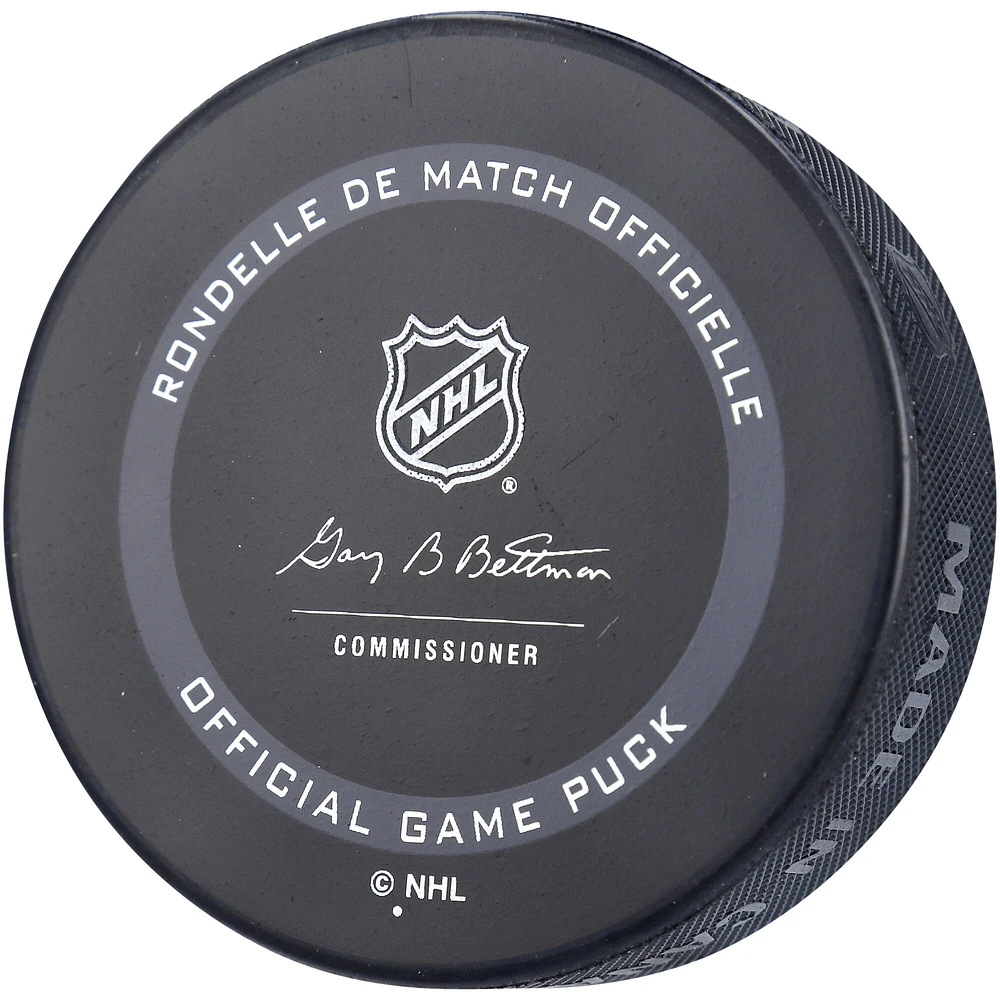 Rondelle de jeu officielle autographiée par Travis Sanheim des Flyers de Philadelphie, modèle 2021, avec inscription « NHL DEBUT 10/5/17 »