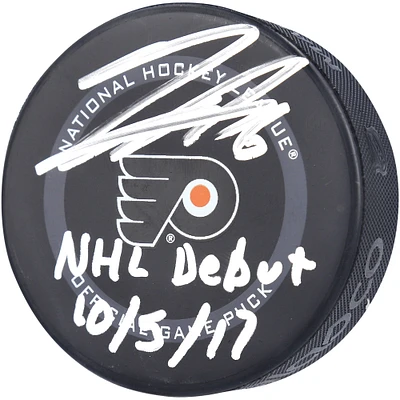 Rondelle de jeu officielle autographiée par Travis Sanheim des Flyers de Philadelphie, modèle 2021, avec inscription « NHL DEBUT 10/5/17 »