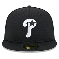 Casquette ajustée MLB Clubhouse 59FIFTY 2025 Philadelphia Phillies New Era noire pour homme