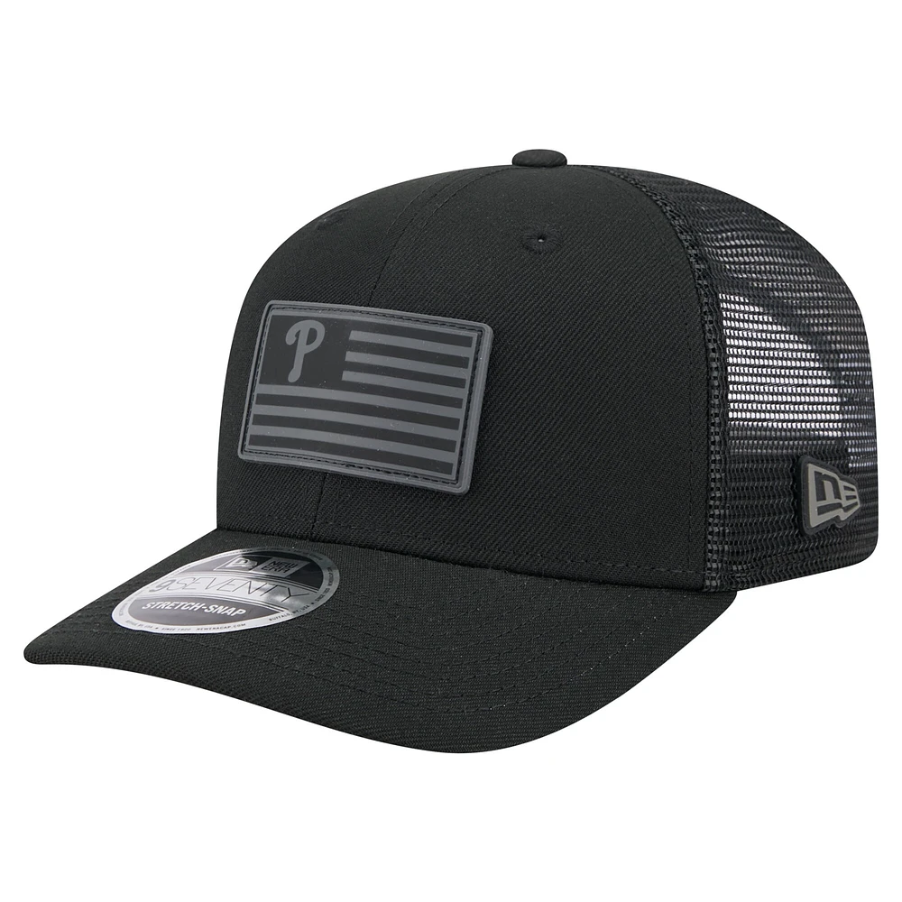 Casquette extensible à bouton-pression New Era noire pour homme avec drapeau ton sur ton 9SEVENTY des Phillies de Philadelphie