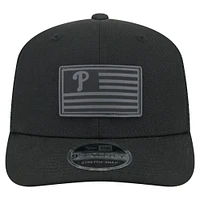 Casquette extensible à bouton-pression New Era noire pour homme avec drapeau ton sur ton 9SEVENTY des Phillies de Philadelphie