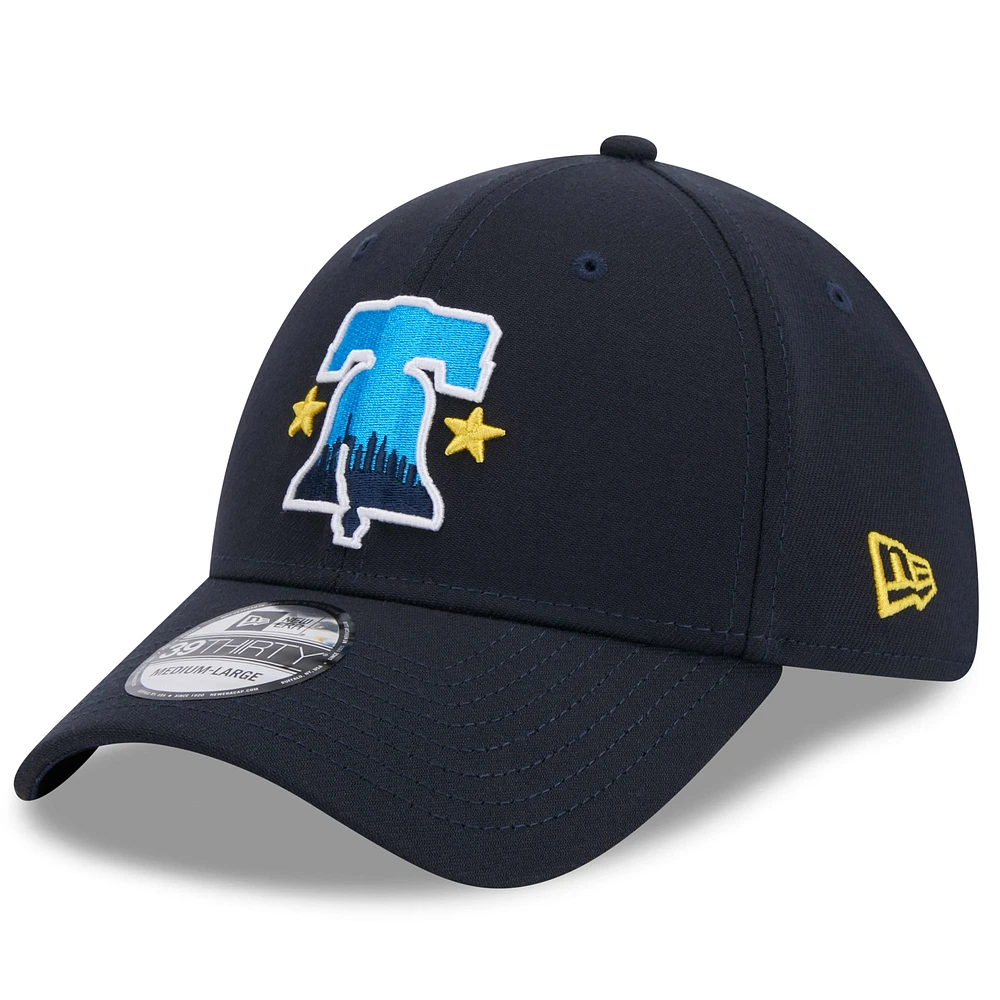 Casquette flexible New Era pour hommes des Phillies de Philadelphie 2024 City Connect 39THIRTY Flex bleu marine