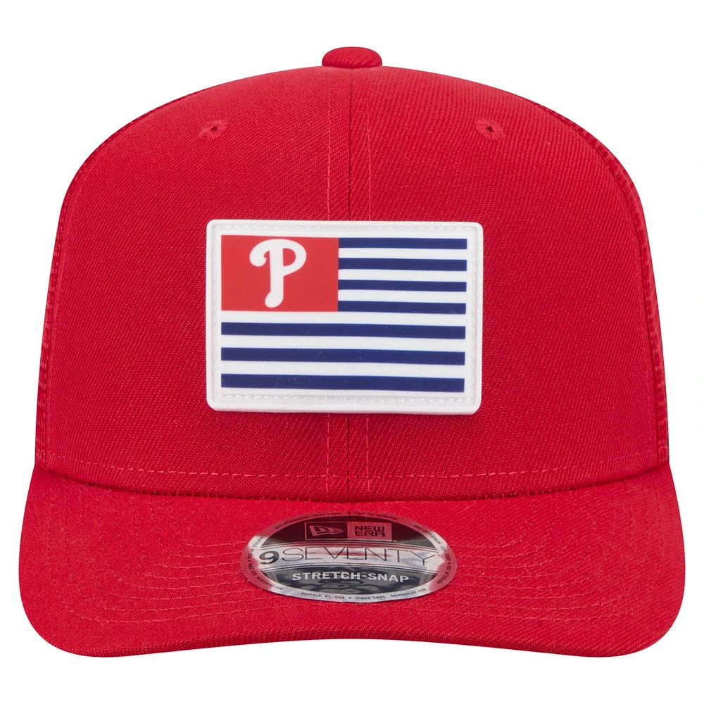 Casquette extensible à bouton-pression New Era rouge 9SEVENTY pour homme, motif drapeau des Phillies de Philadelphie