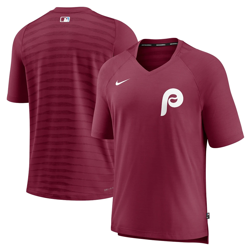 T-shirt à col en V Nike bordeaux pour hommes des Phillies de Philadelphie Authentic Collection Pregame Raglan Performance