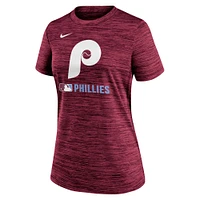 T-shirt Nike Bordeaux pour femme avec logo alternatif des Philadelphia Phillies Authentic Collection Velocity Performance