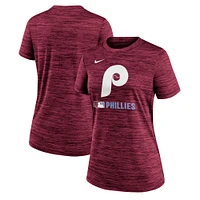 T-shirt Nike Bordeaux pour femme avec logo alternatif des Philadelphia Phillies Authentic Collection Velocity Performance