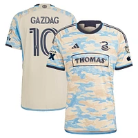 Maillot de joueur secondaire authentique Daniel Gazdag Tan Philadelphia Union 2024 adidas pour hommes