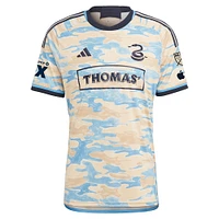 Maillot de joueur secondaire authentique Julian Carranza Tan Philadelphia Union 2024 adidas pour hommes