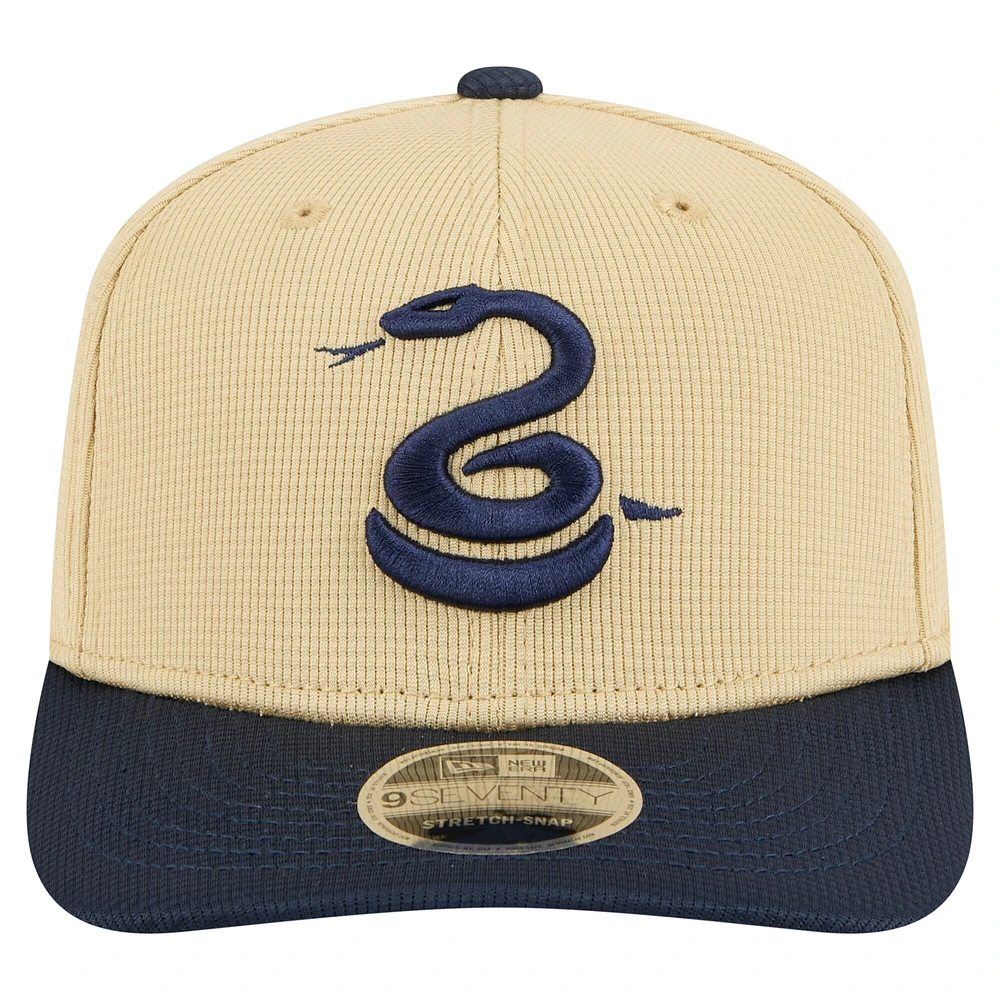 Casquette extensible à boutons-pression Philadelphia Union 2025 9SEVENTY de New Era pour homme, kaki/bleu marine