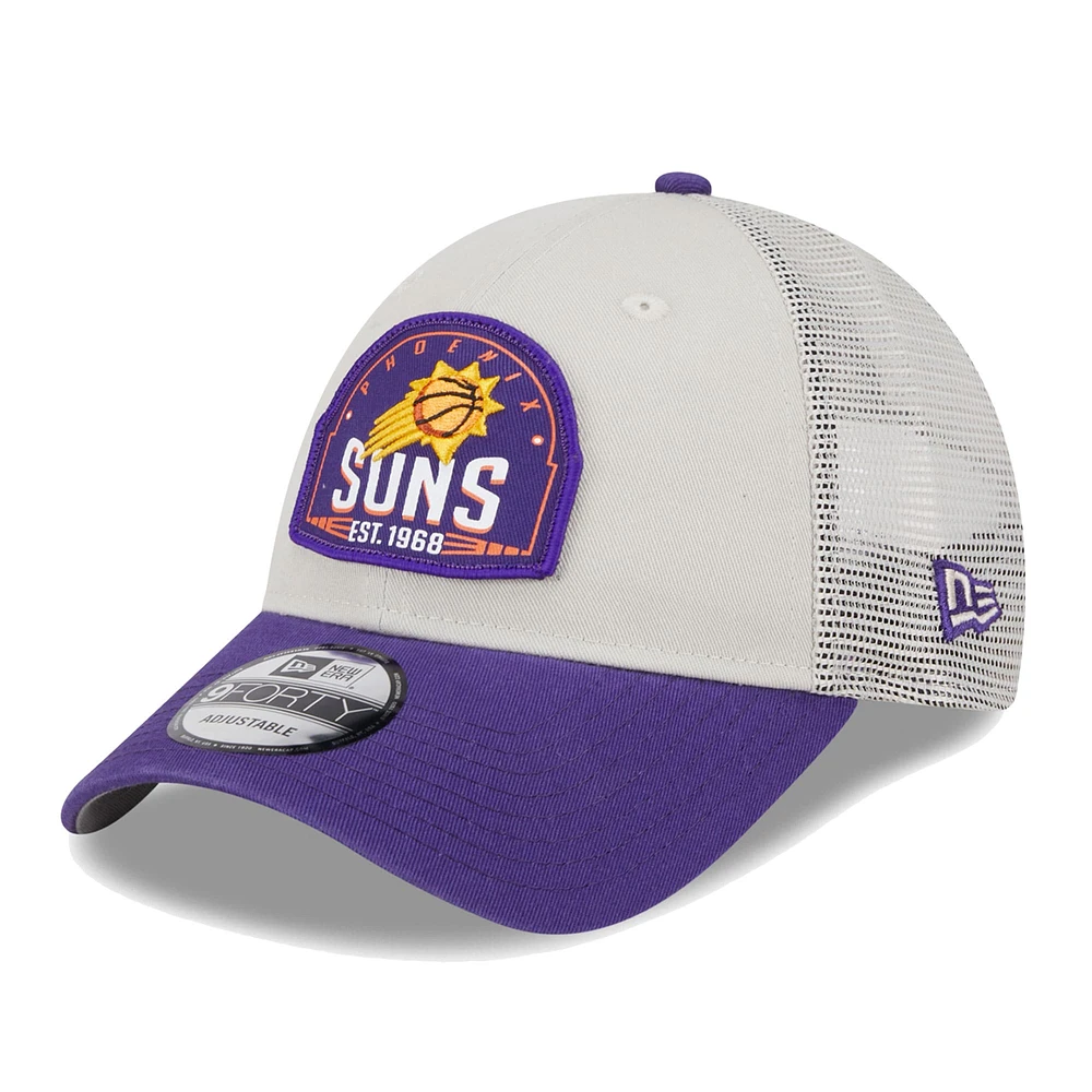 Casquette ajustable 9FORTY Throwback Patch Trucker 9FORTY des Phoenix Suns kaki/violet New Era pour hommes