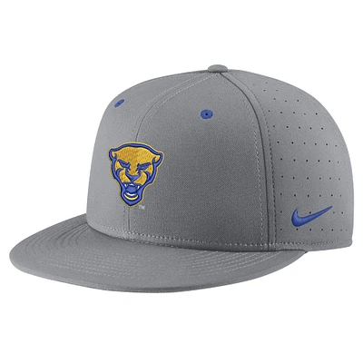 Casquette ajustée Nike Grey Pitt Panthers USA Side Patch True AeroBill Performance pour hommes