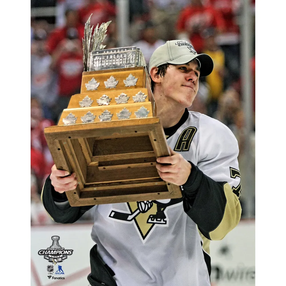 Sidney Crosby Pittsburgh Penguins Fanatics Authentic Unsigned Black Jersey Skating Spotlight Photograph
