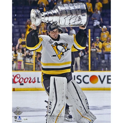 Marc-Andre Fleury Pittsburgh Penguins Champions de la Coupe Stanley 2017 Dédicacé 16" x 20" Raising Cup Photographie