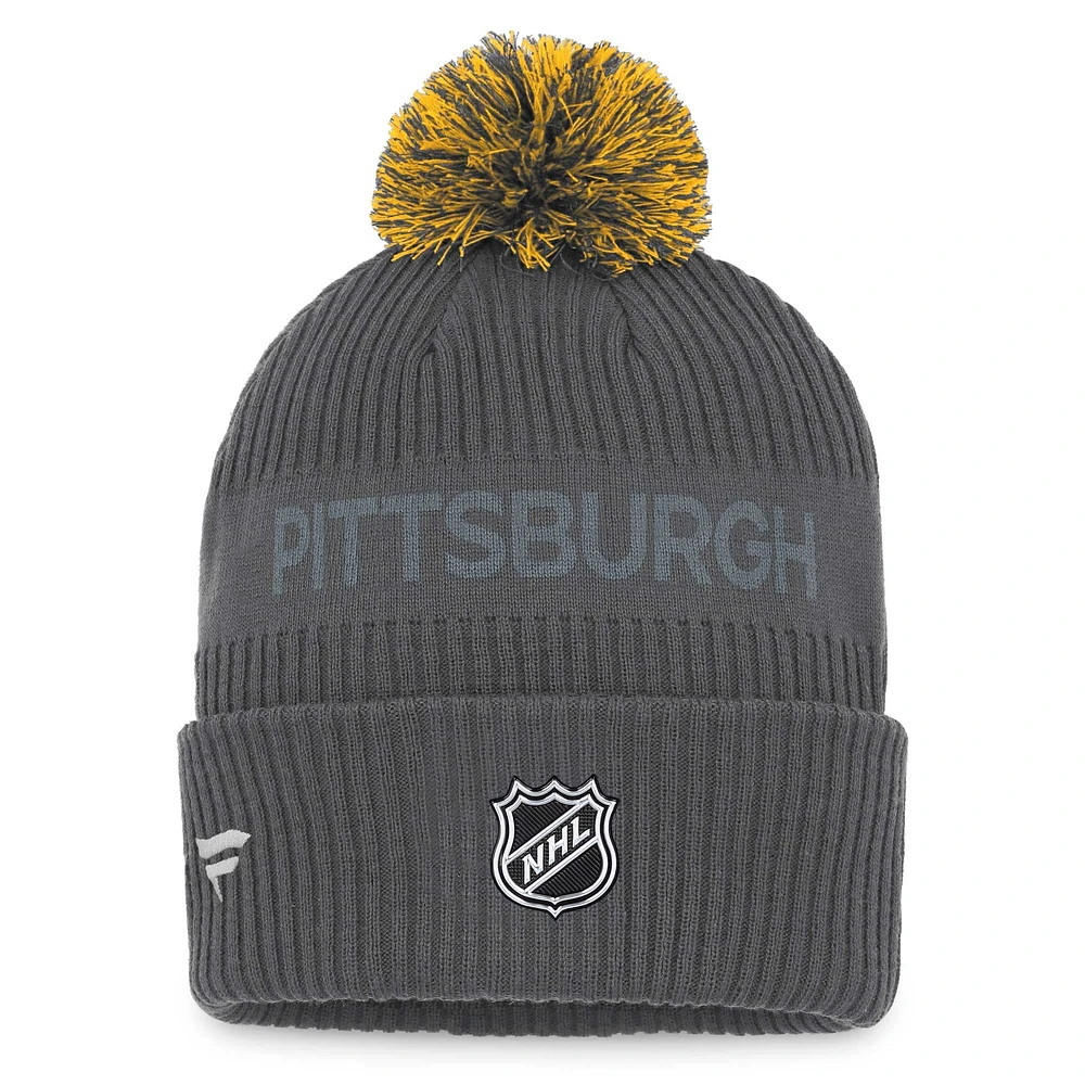 Bonnet en tricot à revers de glace authentique Pro Home Fanatics Charcoal Pittsburgh Penguins pour hommes avec pompon