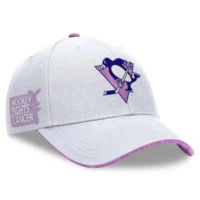 Casquette ajustable authentique Pro Hockey Fights Cancer des Penguins de Pittsburgh Fanatics pour hommes blanche