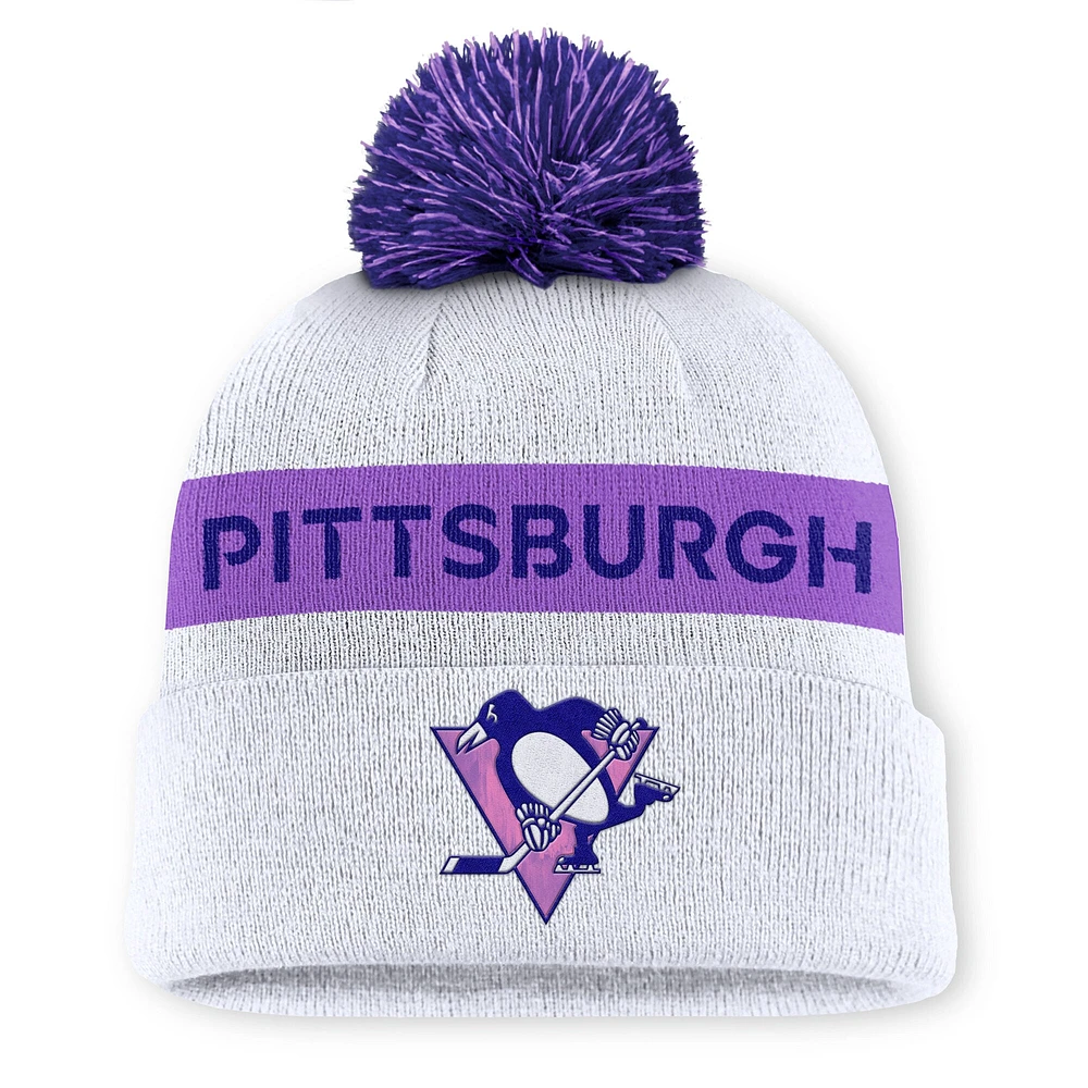 Bonnet en tricot à revers avec pompon pour homme Fanatics White Pittsburgh Penguins Hockey Fights Cancer