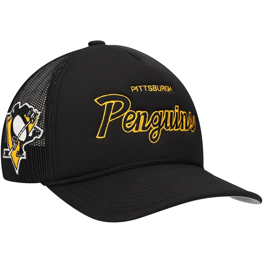 Casquette réglable de camionneur noire avec patch latéral des Penguins de Pittsburgh de Mitchell & Ness pour hommes