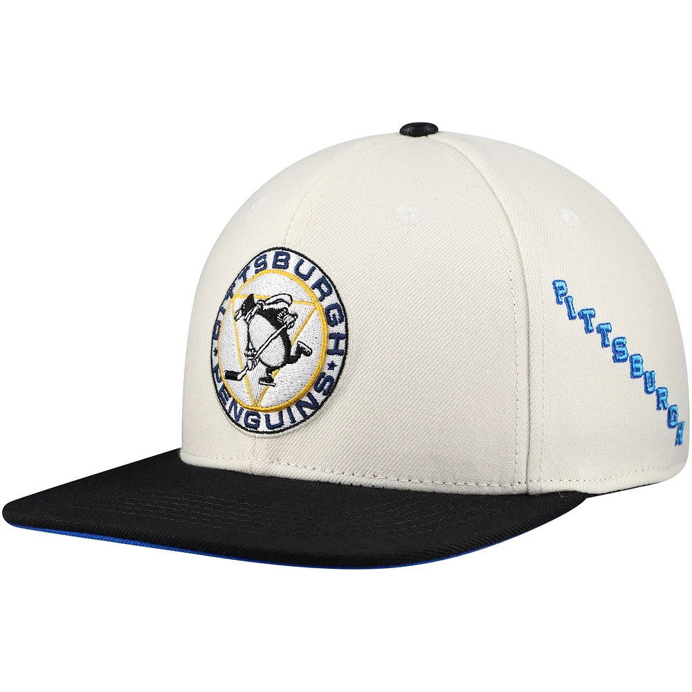 Casquette Snapback avec logo classique rétro des Penguins de Pittsburgh Pro Standard crème pour hommes