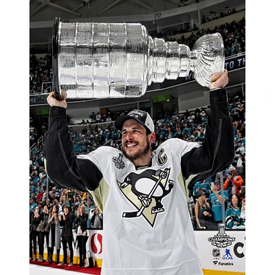 Sidney Crosby Pittsburgh Penguins 2016 non signé Stanley Cup Champions Raising Photographie