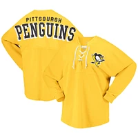 T-shirt à manches longues et col en V lacets Fanatics Gold Pittsburgh Penguins Spirit pour femmes